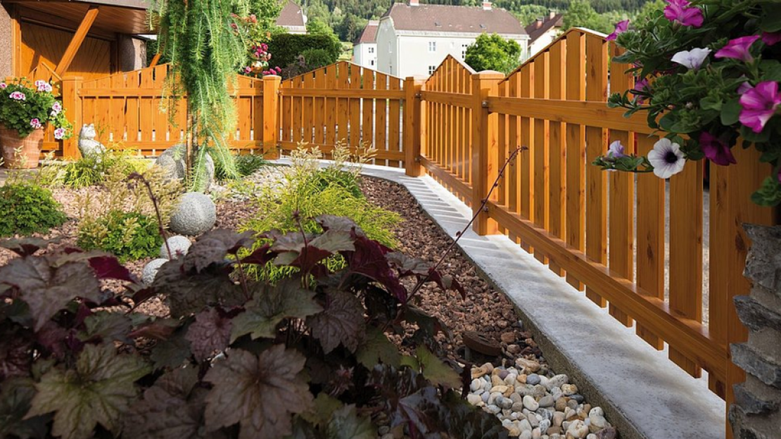 Prémium kerítések igazi fa hatással