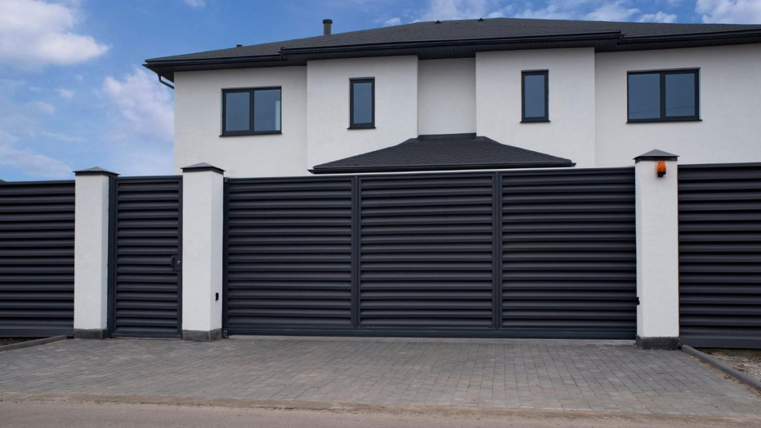 Zárt kerítés megoldások esztétikus funkcionalitás