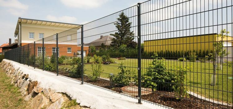 fém 2d táblás kerítés építés árak szakszerű kivitelezések