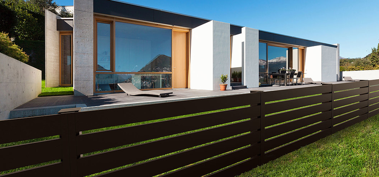 tökéletes és tartós megoldás házunk körbe kerítésére