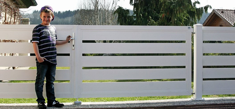 kapucsere Guardi termékekkel elegáns kétszárnyú kapu
