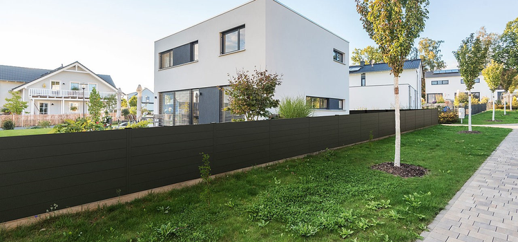 belátásgátlás gyönyörű kerítéssel