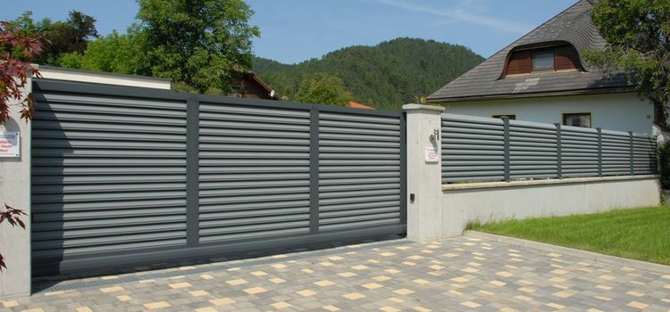 modern kerítés kapu