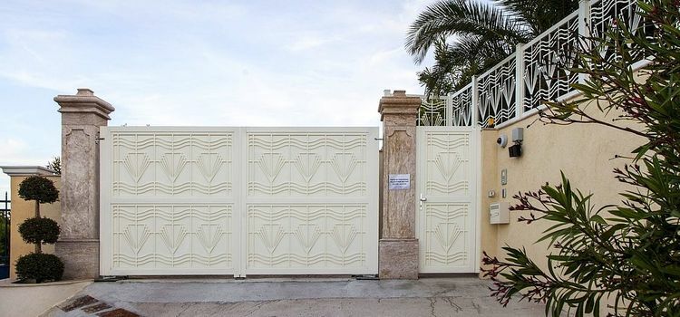 modern kapu kerítés kapu igényes kivitelben