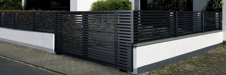 kerítés többféle stílusban és színben