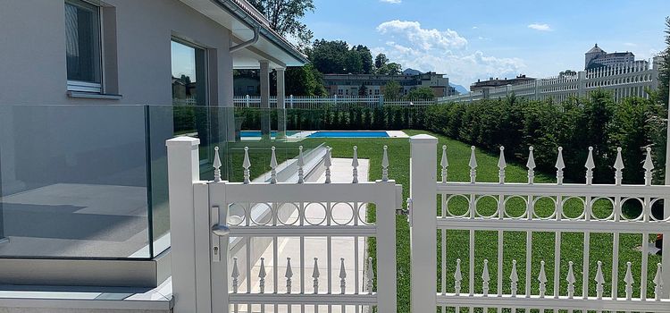 gyönyörű és tartós kiskapu a GURADI-tól